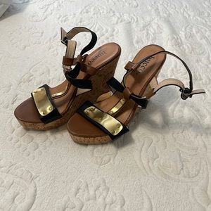 Black and gold strappy wedge